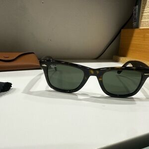 Ray-Ban RB2140 Wayfarer Sunglasses in Polished Tortoise / Green